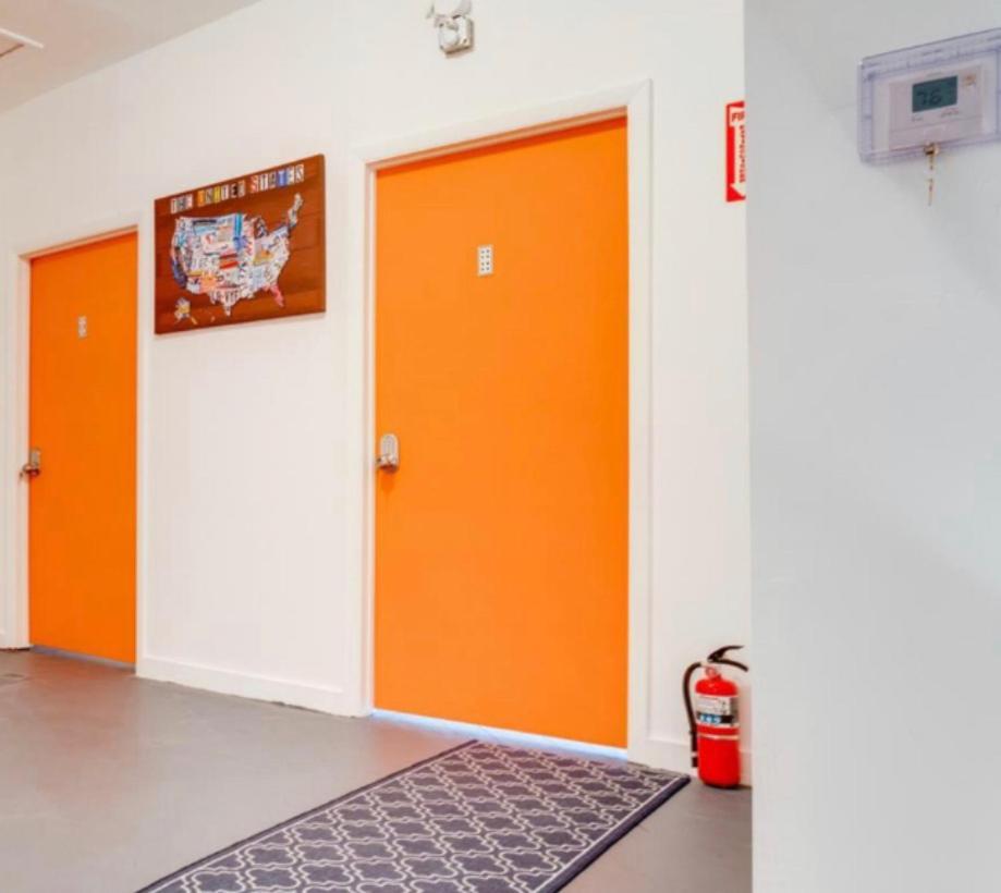 Women Only Rooms - Men Only Rooms - Free Wifi - Coffee Parking - Lockers Miami Exterior photo